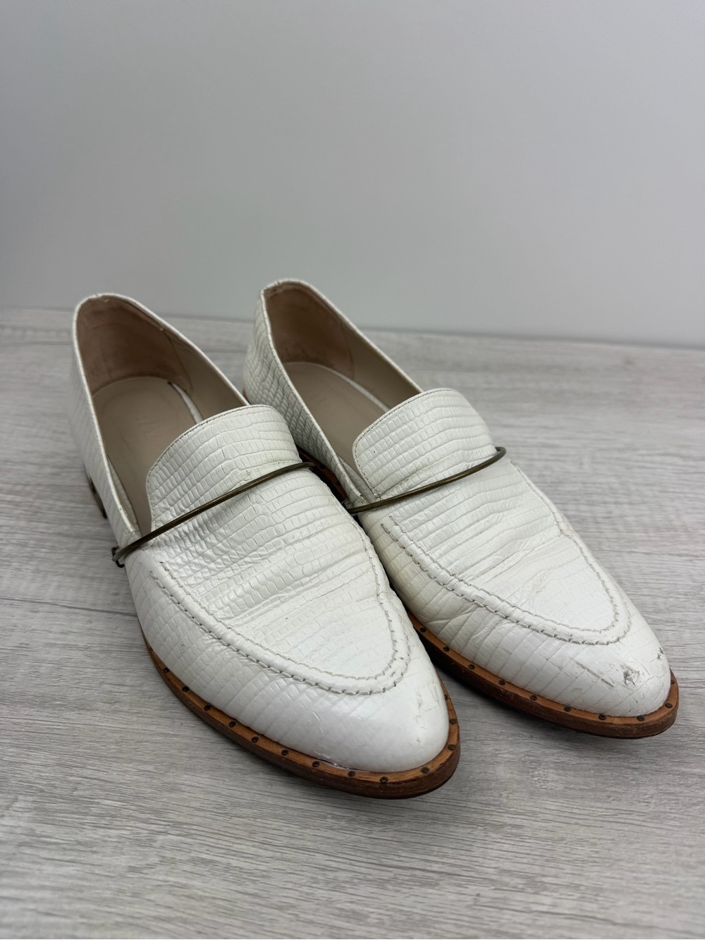 Freda Salvador White Embossed Leather Loafers Size 8 - Picture 2 of 11